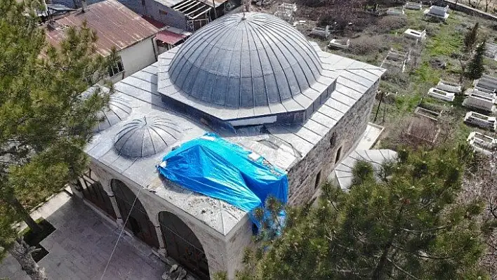 Tam 386 yıllık, 4.Murat'ın yaptırdığı caminin minaresi söküldü