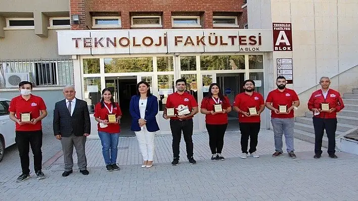 TEKNOFEST'te Derece Alan Öğrencilere Teşekkür Plaketi