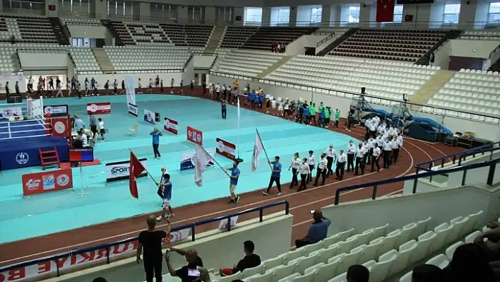 Türkiye Gençler Ferdi Boks Şampiyonası Elazığ'da başladı