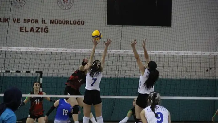 Elazığ Belediyesi Voleybol: 3 - Van Büyükşehir Belediye Gençlikspor: 2