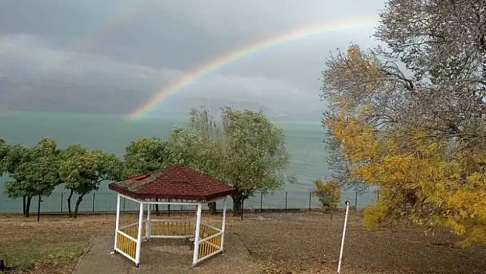 Yağmur sonrası oluşan gökkuşağı hayran bıraktı