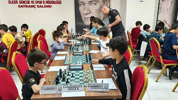 Yaşayan stadyumda satranç heyecanı