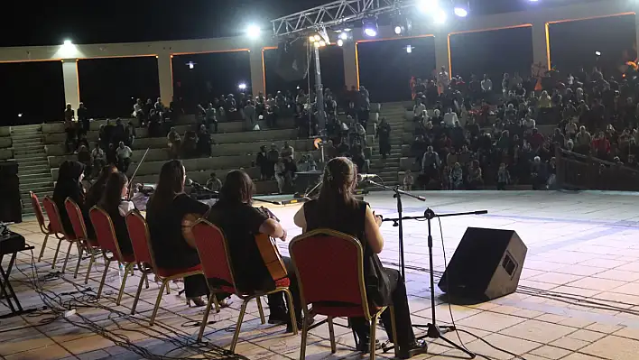 Yaz Etkinlikleri'nde, Nağme-İ Harput Kadın Musiki Topluluğu sahne aldı