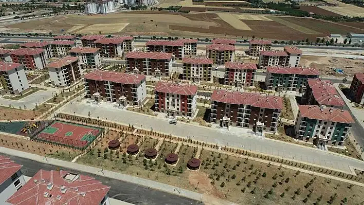 Yeni yuvalarına kavuşan deprem mağdurları: 'Evler 5 yıldızlı otel gibi'