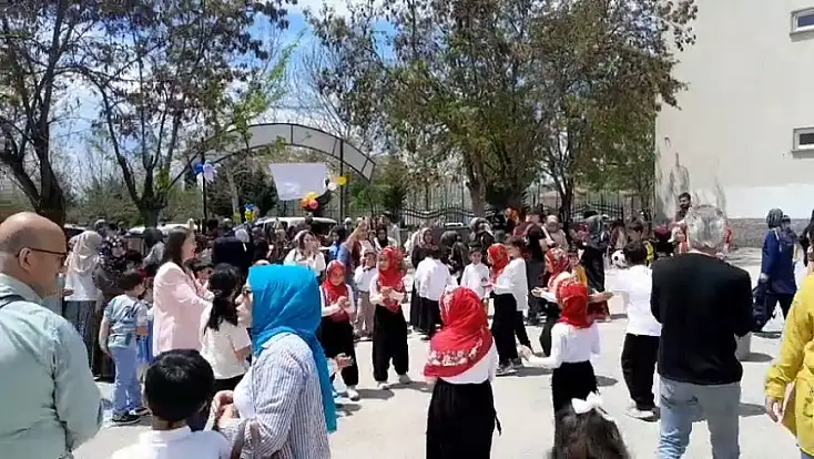 Nahit Ergene Ortaokulu’ndan geleneksel bahar şenliği