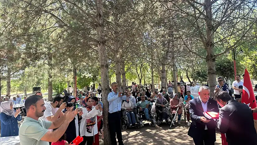 AK Parti İl Kadın Kolları ve Yurtbaşı Belediyesi işbirliğinde aşure etkinliği