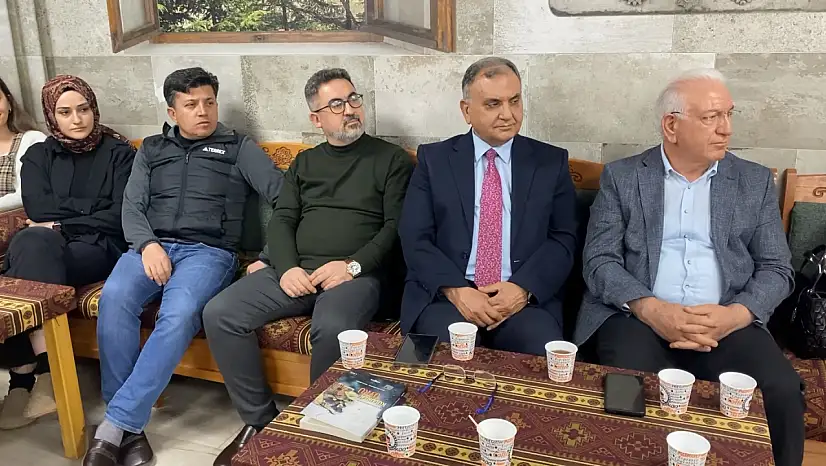 Korkmaz, Edebiyat Akademisi eğitimi verdi