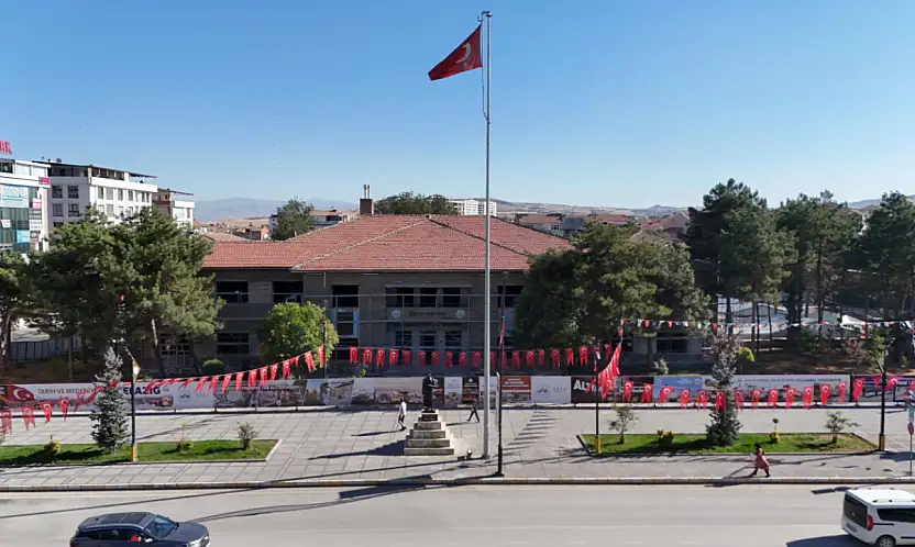 Tarihi Öğretmenevi'nde restorasyon çalışmaları sürüyor