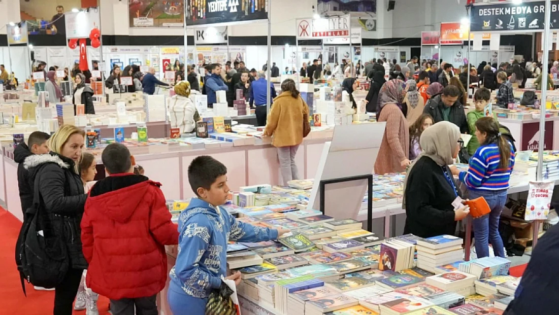 Elazığ Belediyesi 6. Kitap Fuarı'na yoğun ilgi