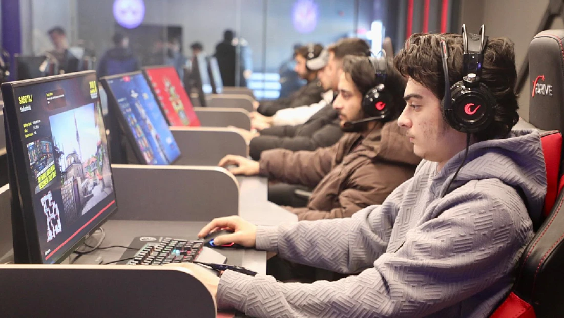 Elazığ Belediyesi E-Spor Merkezi, Fırat Üniversitesi E-Spor Topluluğu’nu ağırladı