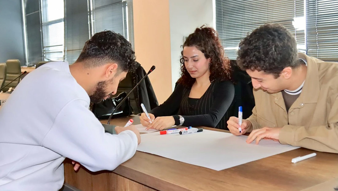 Elazığ Belediyesi Gençlik Meclisi’nden proje yazma eğitim programı