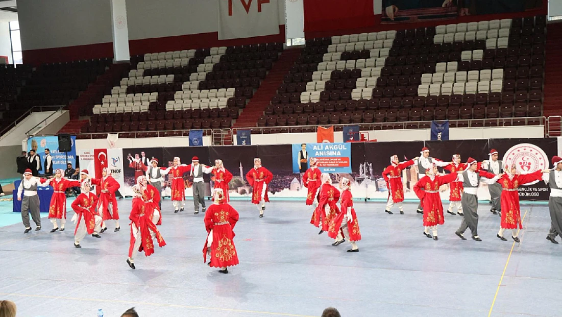 Elazığ’da geleneksel ezgilerle büyük rekabet