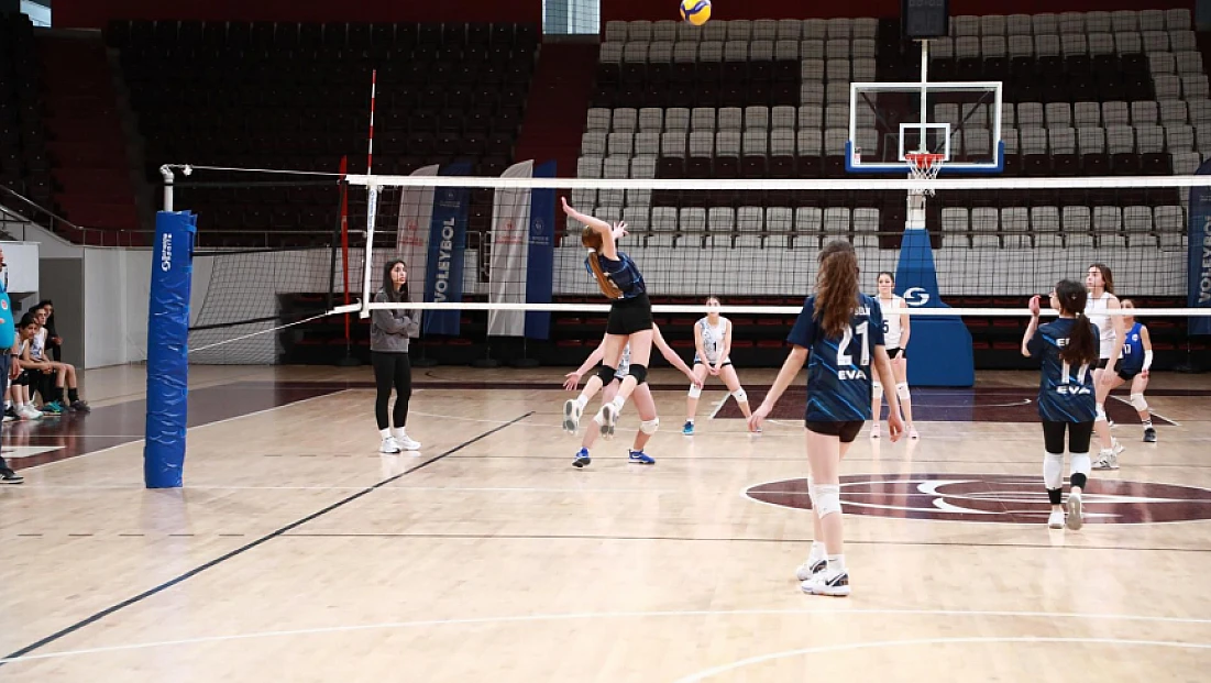 Elazığ’da küçük kadınlar voleybol il birinciliği tamamlandı