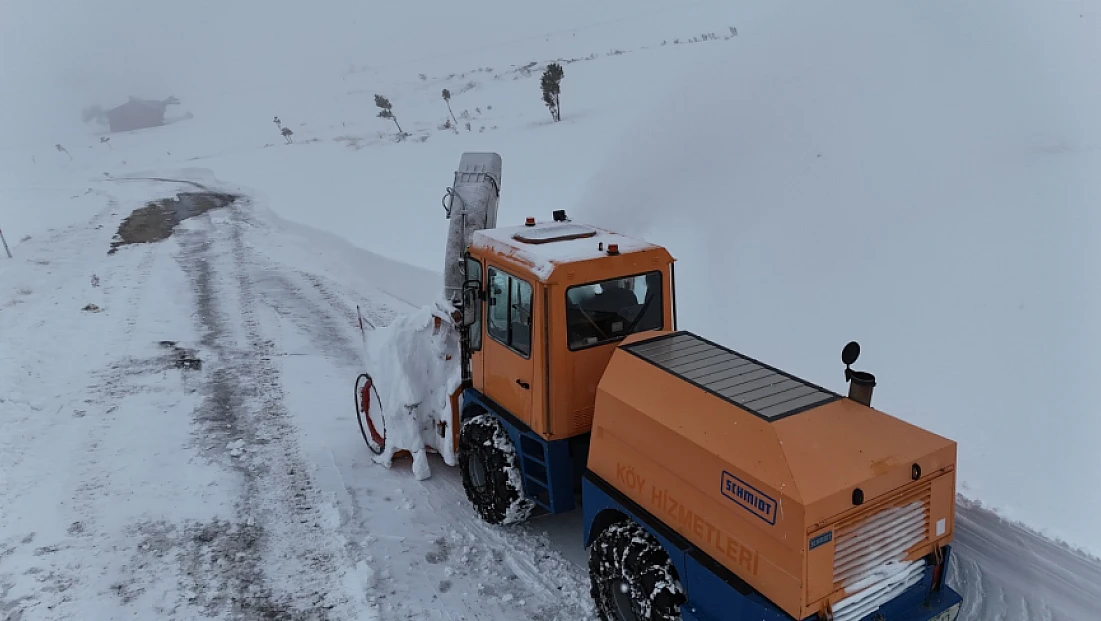 Elazığ İl Özel İdaresi’nden yoğun kar mesaisi