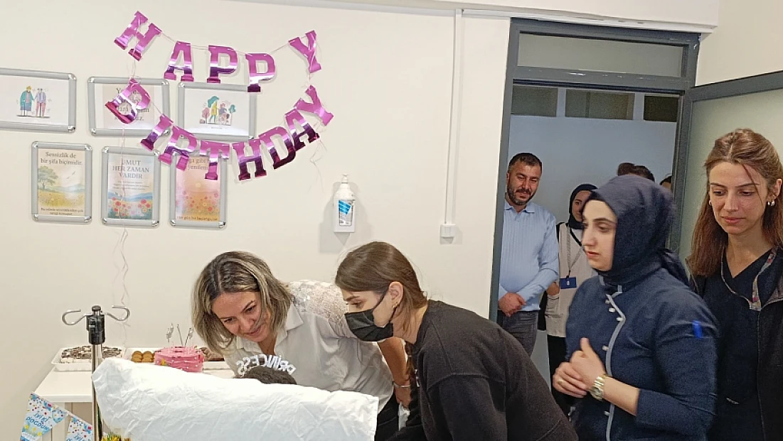 Fırat Üniversitesi Palyatif Bakım Kliniği’nde Doğum Günü Sürprizi