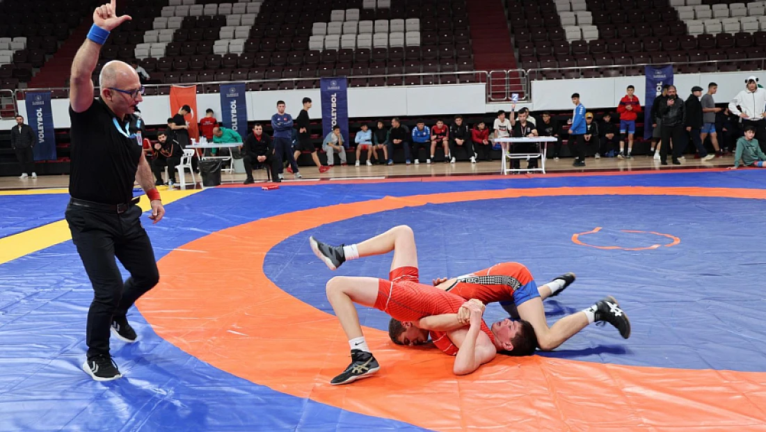 Güreşçiler Elazığ’da mindere çıkıyor