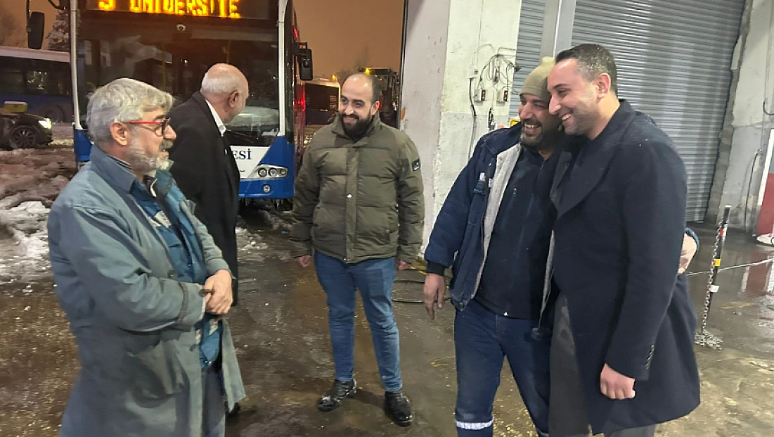 İşçiler mesaide, Hizmet-İş Sahada: Emekçinin yanında, görevinin başında