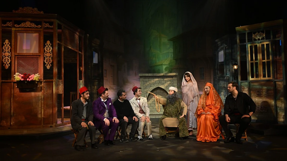 ‘Yalancının Mumu’ Elazığ’da kapalı gişe sahnelendi