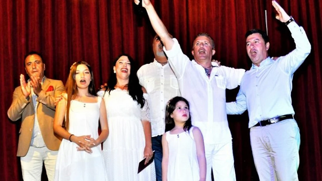 Ünlü sunucu Bodrum’da dünya evine girdi