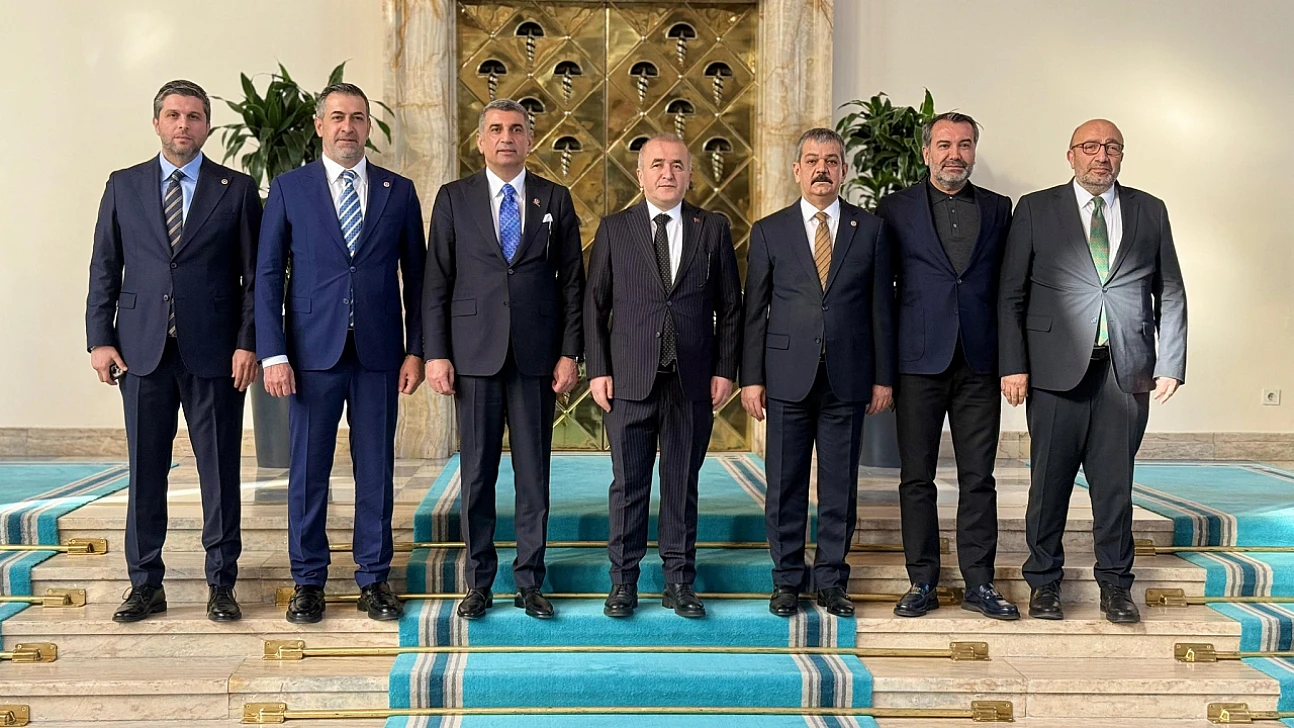 İl protokolü tek masa etrafında buluştu