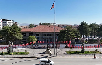 Başkan Şerifoğulları, tarihi Öğretmenevi'nde çalışmaları inceledi