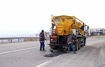 Elazığ Belediyesi, asfalt yama uygulamalarını sürdürüyor