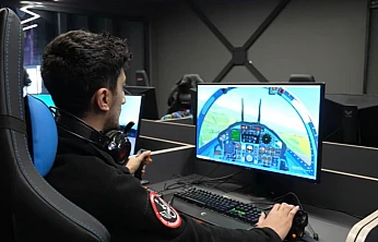 Elazığ Belediyesi E Spor Merkezi'nden uçuş simülasyonu