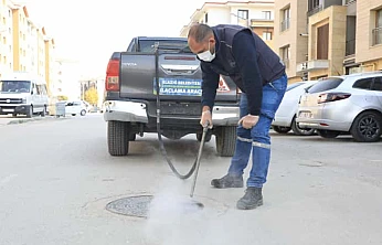 Elazığ Belediyesi, kent genelinde ilaçlama çalışmalarını sürdürüyor