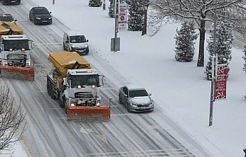 Elazığ Belediyesi tuzlama ve solüsyon çalışmalarını sürdürüyor