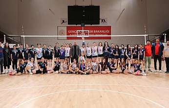 Elazığ'da küçük kadınlar voleybol il birinciliği tamamlandı