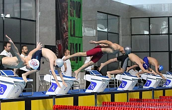 Elazığlı başarılı yüzücü Siraç Efe'den 10 yarışta 10 derece