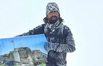 Elazığlı sporcu Cumhuriyet coşkusunu Erciyes zirvesinde yaşadı