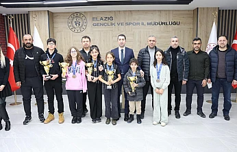 Eskrim'in şampiyonlarından İl Müdürü Abdulsamet Eren'e ziyaret