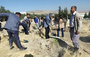 Fırat Üniversitesi öğrencilerinden fidan dikim etkinliği