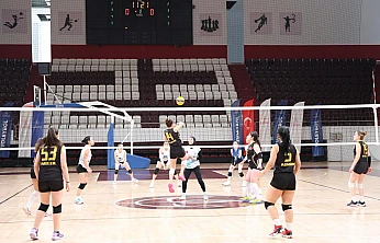 Genç Sultanlar Elazığ'da şampiyonluk için filede buluştu