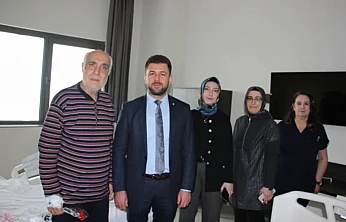 Hastanede tedavi gören öğretmenlere moral desteği