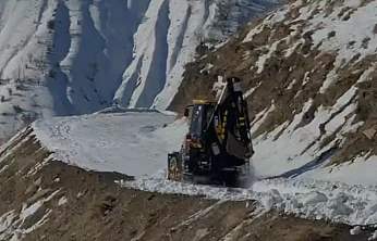 İl Özel İdaresi karla mücadele çalışmalarını sürdürüyor