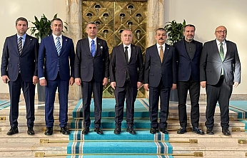 İl protokolü tek masa etrafında buluştu