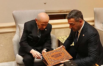 Işıkver'den Bilge Lider Bahçeli'ye Baskil Kayısısı ikramı