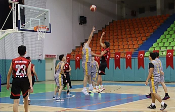 U18 Erkekler Basketbol Şampiyonu Gençlik Merkezi Spor Kulübü