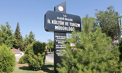 İzmir Devlet Tiyatrosu 'Münasebetsiz' ile Elazığ seyircisiyle buluşuyor