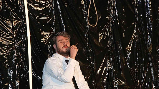 'Nihayet Bitti' adlı tiyatro oyunu Elazığ'da seyircisiyle buluştu