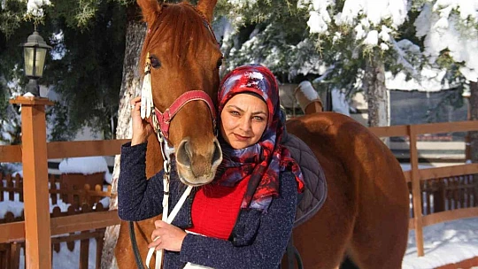 'Yapamazsın' dediler hırs yaptı Elazığ'ın tek kadın seyisi oldu