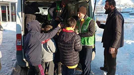 İHH Elazığ İnsani Yardım Derneği deprem bölgesinde