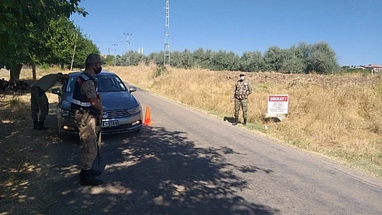 10 kişide Covid-19 çıkınca muhtar, köyü karantinaya aldı