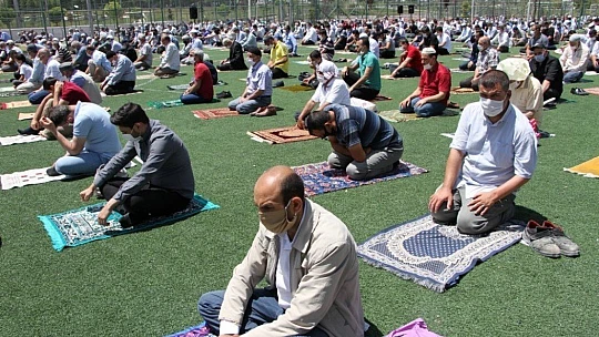 Normalleşme Sürecindeki Üçüncü Cuma Namazı Kılındı