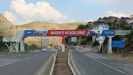 Belediye Başkanı İlçe Girişine Tabela Astırdı
