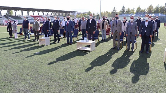 Elazığ'da 80 Akülü, 50 Tekerlekli Sandalye Dağıtıldı