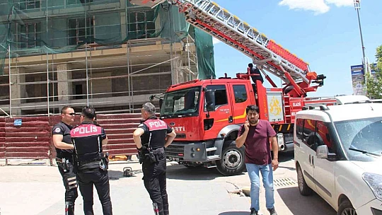 11'inci kata çıkıp atlamak istedi, polis ikna etti
