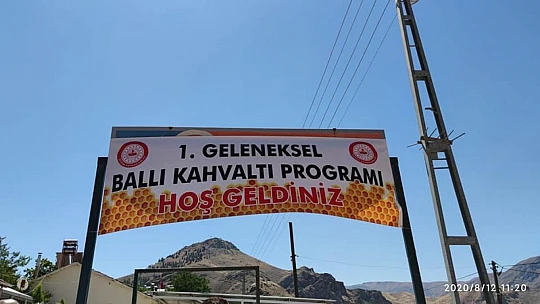 Keban'da Geleneksel Ballı Kahvaltı Programı Düzenlendi